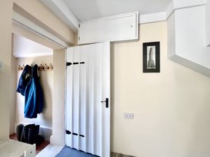 Entrance - click for photo gallery